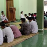 Musa Surahman memberikan sambutan dalan acara pesantren Ramadhan. (dok. Eni)