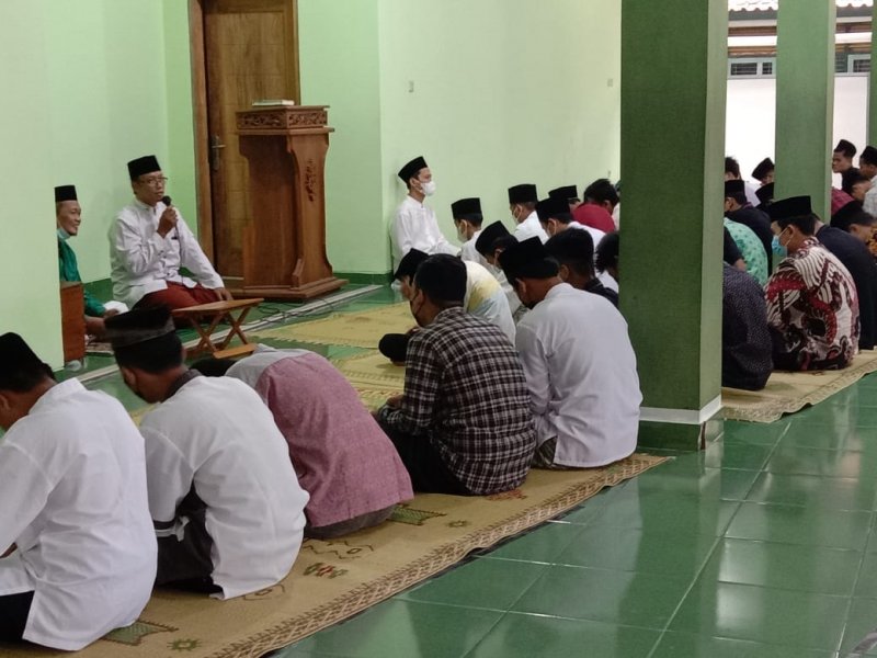 Musa Surahman memberikan sambutan dalan acara pesantren Ramadhan. (dok. Eni)