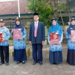 Empat guru MTsN 2 Bantul terima Satyalencana Karya Satya. (Dok:Eni)