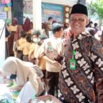 Kepala MTsN 2 Bantul Kunjungi Stand Pameran Bazar Literasi 'Gelis Matsandaba ' (Dok:En)