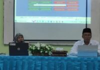 Kepala Tata Usaha dan Kepala Madrasah MTsN 2 Bantul pimpin proses penyusunan SKP 2022. (doc: tim)