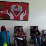 Tugiyo, Waka Kesiswaan MTsN 2 Bantul ikut berpartisipasi dalam kegiatan donor darah. (doc: tim)